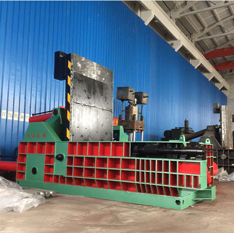 Automatic hydraulic metal baler